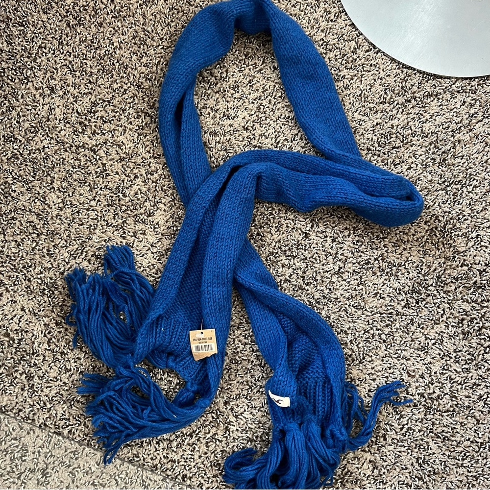 New! Hollister Blue Knit Scarf A912
